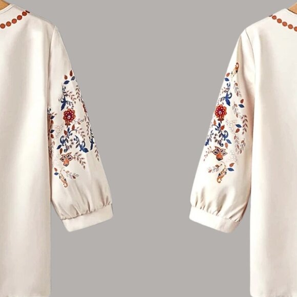 NWOT Apricot Boxy Blouse Puff Sleeves Printed Floral Details Women’s Small - Picture 3 of 5